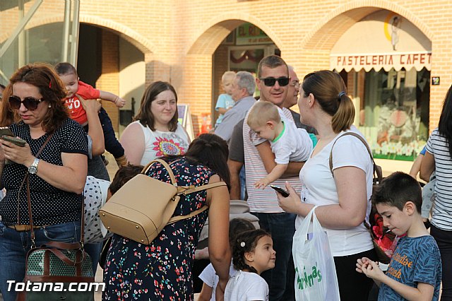 DGenes conmemora con una gran X humana el Da Europeo del Sndrome X Frgil - 63