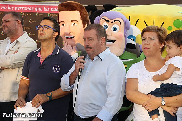 DGenes conmemora con una gran X humana el Da Europeo del Sndrome X Frgil - 70