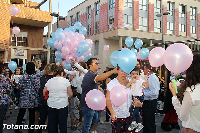 DGenes conmemora con una gran X humana el Da Europeo del Sndrome X Frgil - 75