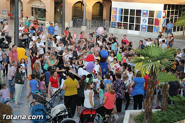 DGenes conmemora con una gran X humana el Da Europeo del Sndrome X Frgil - 82