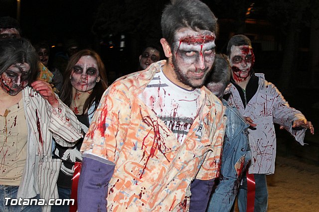 Los zombies invadieron las calles de Totana - Noche Zombie - 24