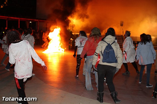Los zombies invadieron las calles de Totana - Noche Zombie - 170